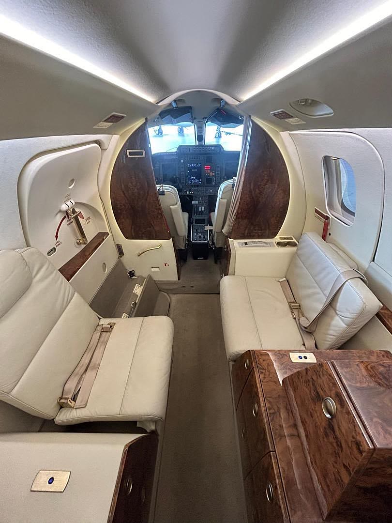 Piaggio P180 — photograph 5